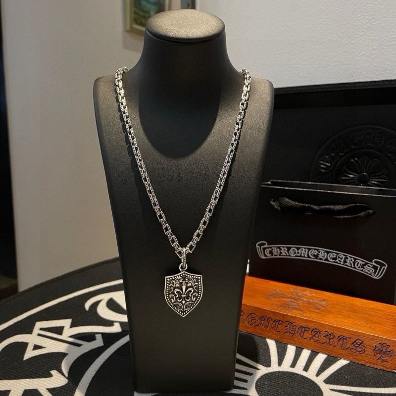 Ch*0me He**ts necklaces